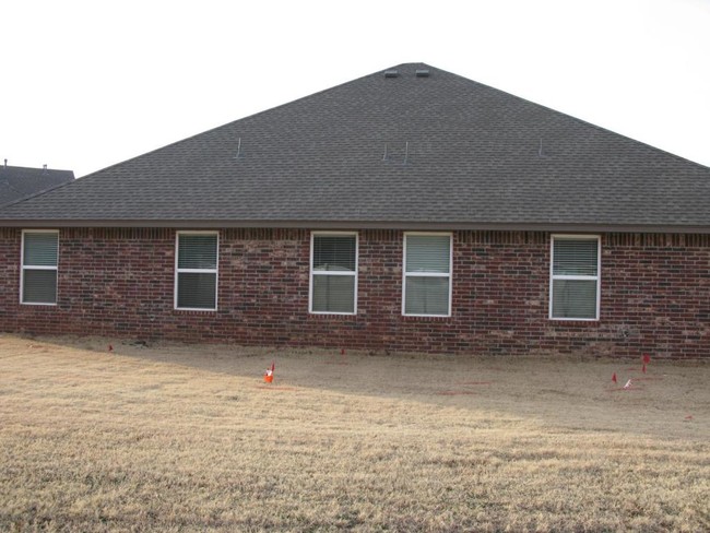 11626 Surrey Ln in Yukon, OK - Building Photo - Building Photo