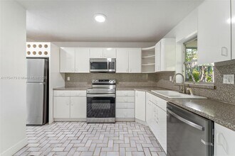 9311 SW 183rd Terrace in Palmetto Bay, FL - Building Photo - Building Photo