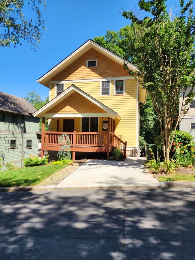 27 Houston St in Asheville, NC - Building Photo - Building Photo