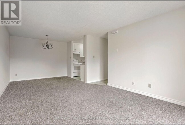 131 Edgehill Dr in Barrie, ON - Building Photo - Building Photo