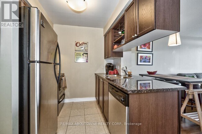 2325 Central Park Dr in Oakville, ON - Building Photo - Building Photo