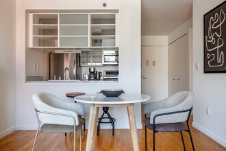 180 W 20th St in New York, NY - Foto de edificio - Building Photo