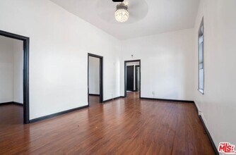 955 S Ardmore Ave in Los Angeles, CA - Foto de edificio - Building Photo