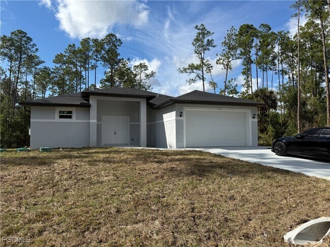 106 Moore Ave in Lehigh Acres, FL - Building Photo - Building Photo