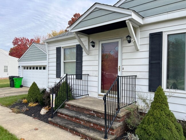 743 Lander Rd in Highland Heights, OH - Building Photo - Building Photo