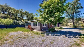 5326 Briggs Ranch Rd in Calistoga, CA - Building Photo