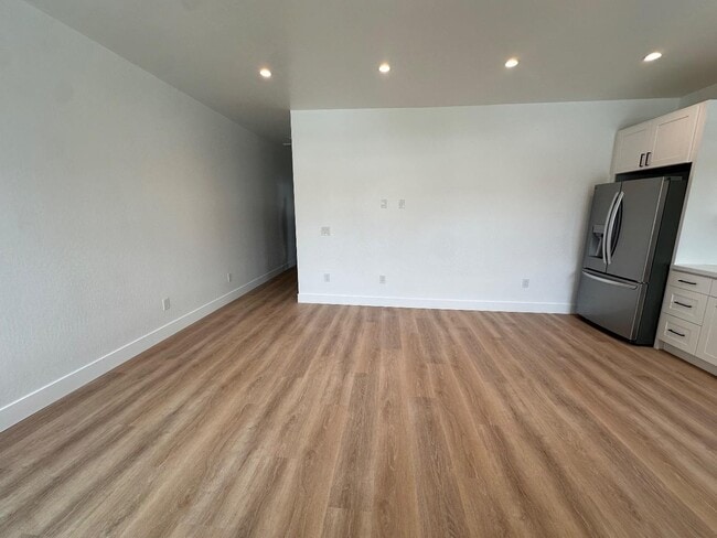 327 Commercial Ave in South San Francisco, CA - Building Photo - Building Photo