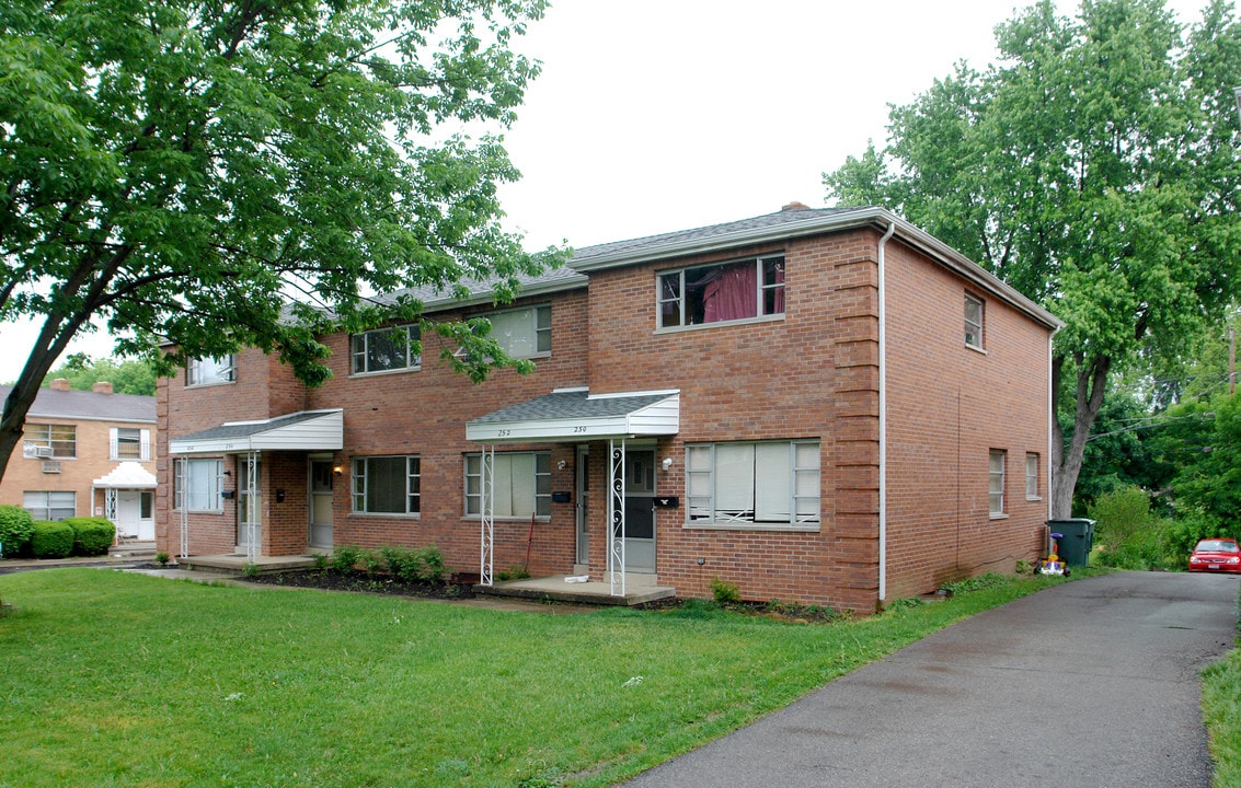 250-256 Broad Meadows Blvd in Columbus, OH - Building Photo