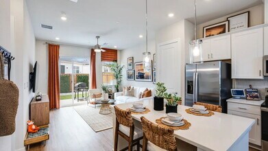 8033 N Elm St in Denton, TX - Building Photo - Building Photo