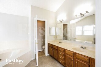 11255 Baycreek Dr in Indianapolis, IN - Building Photo - Building Photo