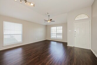 2602 Pioneer Ln in Lancaster, TX - Foto de edificio - Building Photo