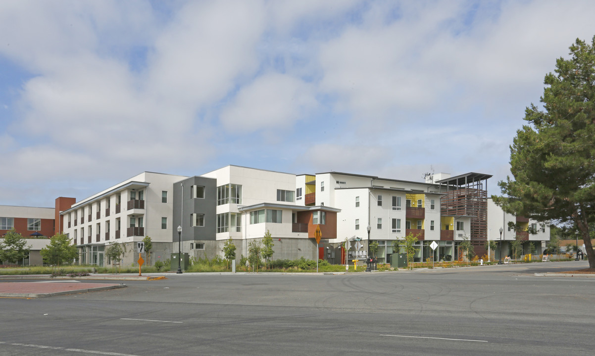 Onizuka Crossing in Sunnyvale, CA - Building Photo