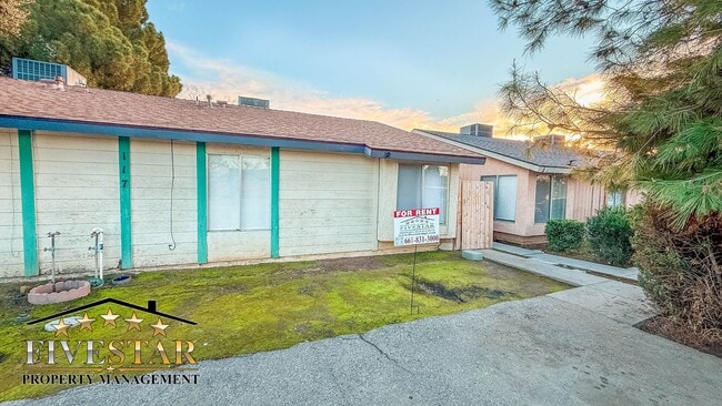 117 Universe Ave in Bakersfield, CA - Building Photo - Building Photo