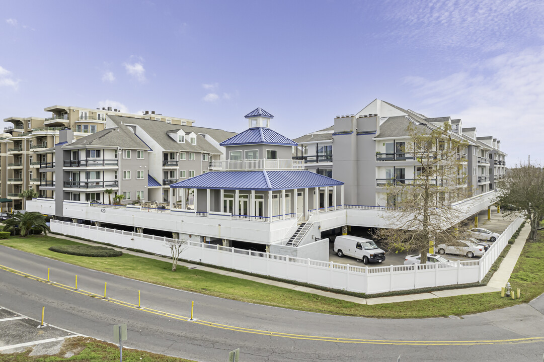 Pontchartrain Place Condominiums in Metairie, LA - Foto de edificio