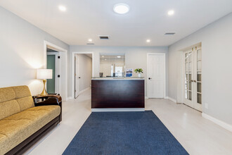 Pearl Cove Apartments in Clearwater, FL - Building Photo - Interior Photo