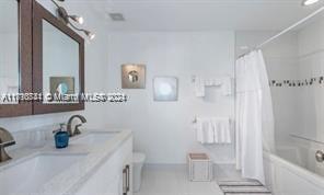 19 Whitehead Cir in Weston, FL - Building Photo - Building Photo