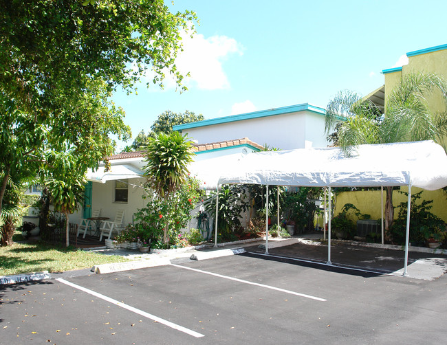 1646 Wiley St in Hollywood, FL - Building Photo - Building Photo