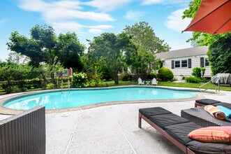 74 Boxwood Dr in Stamford, CT - Building Photo - Building Photo
