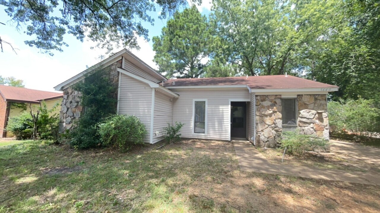 5640 Pathway Cir in Memphis, TN - Building Photo