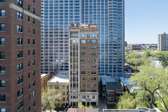 Junior Tower Apartments in Chicago, IL - Foto de edificio - Building Photo