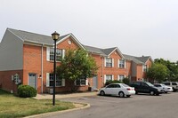 GREENS OF TURFWAY in Florence, KY - Foto de edificio - Building Photo