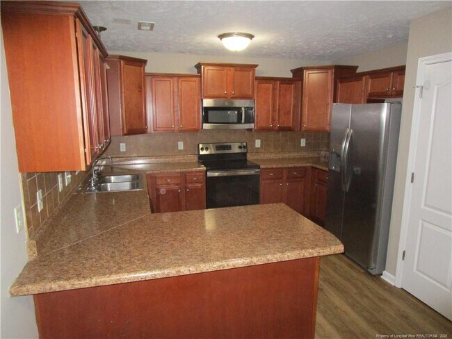 1442 Vandenberg Dr in Fayetteville, NC - Building Photo - Building Photo