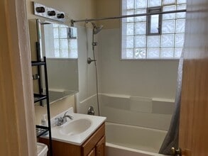 1539 E Oakton St in Des Plaines, IL - Building Photo - Building Photo