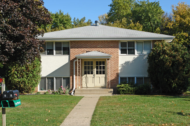 Garden Court in Prior Lake, MN - Foto de edificio - Building Photo