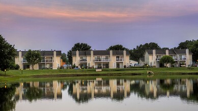 Gold Coast Townhome 5 Unit in Wichita, KS - Building Photo - Building Photo