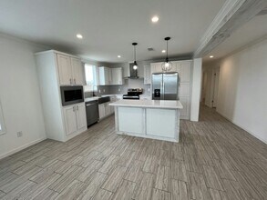 385 Jose Gaspar Dr in North Fort Myers, FL - Building Photo - Building Photo