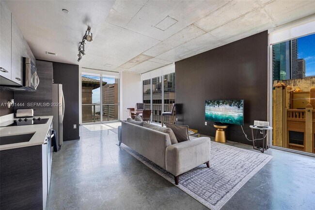 151 SE 1st St in Miami, FL - Building Photo - Building Photo