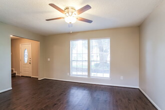 2305 Parkview Dr in Pearland, TX - Building Photo - Building Photo