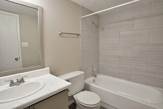 Parks on Taylor Apartment Homes in Sherman, TX - Building Photo - Interior Photo
