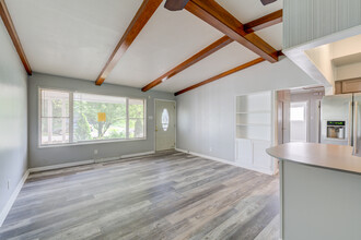 9807 Omega Dr in St. Louis, MO - Building Photo - Building Photo