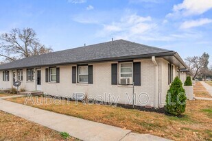 3143 Puckett Rd in Kansas City, KS - Building Photo