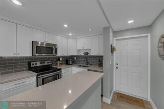 611 NE 14th Ave in Fort Lauderdale, FL - Building Photo - Building Photo