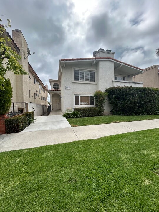 926 S Leland St in Los Angeles, CA - Building Photo