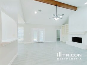 7411 Las Brisas Dr in Houston, TX - Building Photo - Building Photo