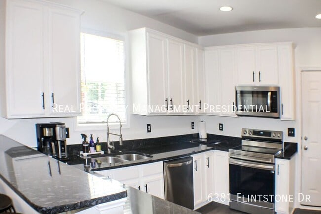 6381 Flintstone Dr in Barboursville, VA - Building Photo - Building Photo