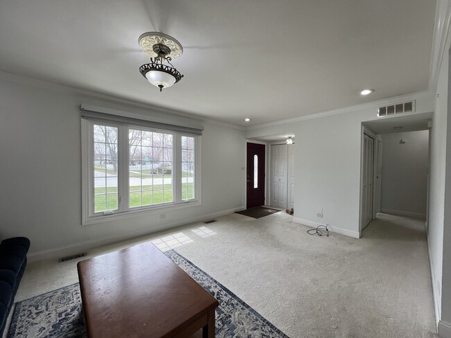 1380 Rosedale Ln in Hoffman Estates, IL - Building Photo - Building Photo