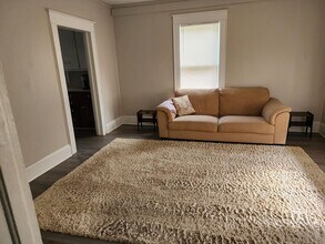 313 4th St, Unit Unit A in High Point, NC - Foto de edificio - Building Photo