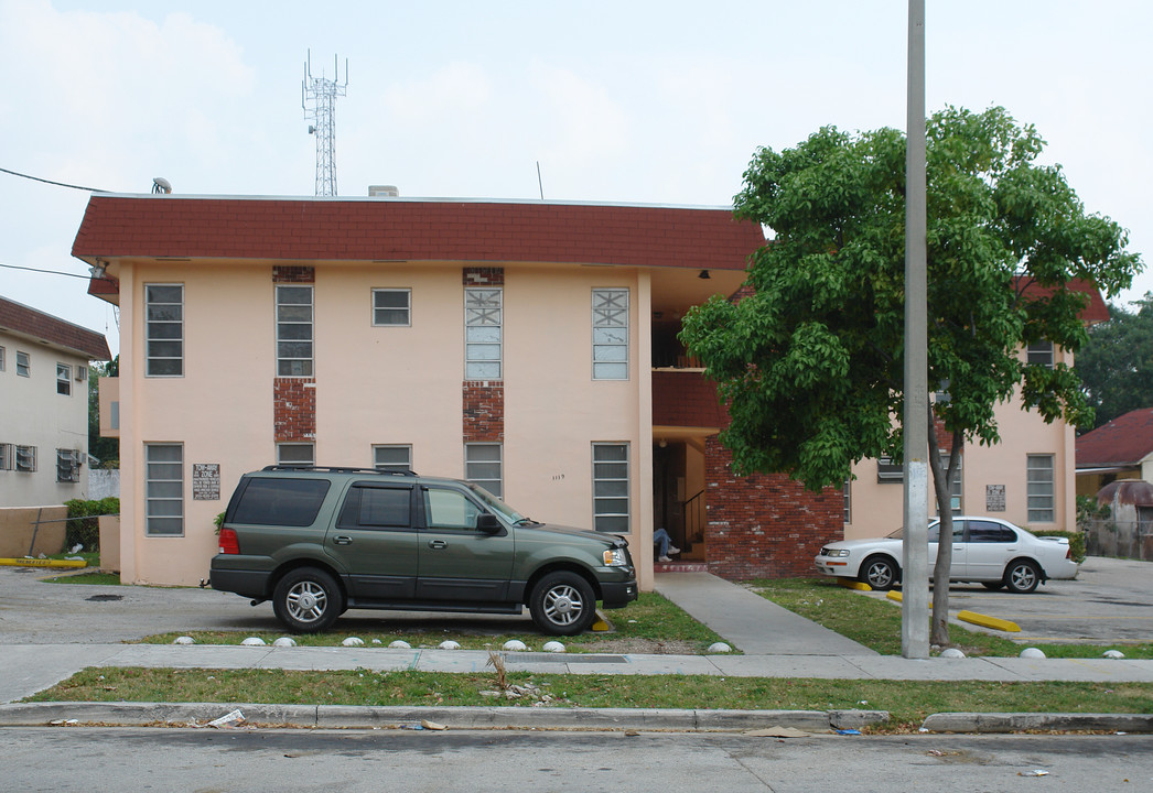 1119 NW 6th St in Miami, FL - Foto de edificio