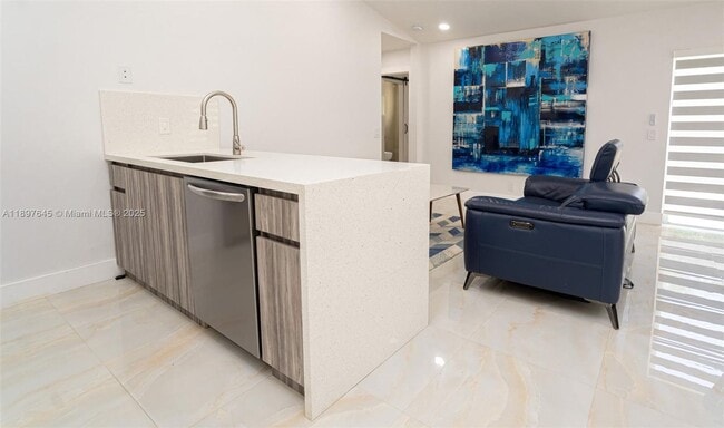 1328 Plumosa Way in Weston, FL - Building Photo - Building Photo