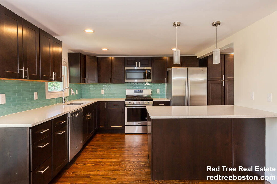 77 Rock Glen Rd in Medford, MA - Building Photo