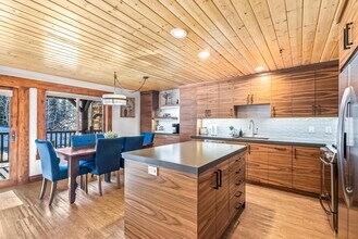 7447 Royal St, Unit Unit 102 in Park City, UT - Building Photo - Building Photo