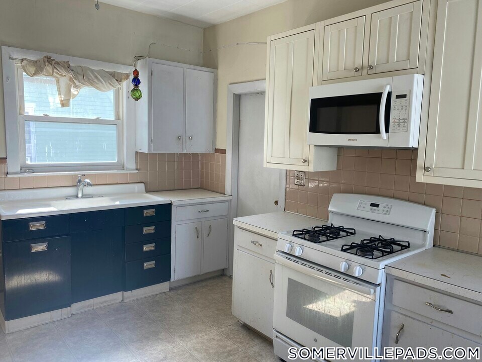 11 Clarendon Ave in Somerville, MA - Building Photo