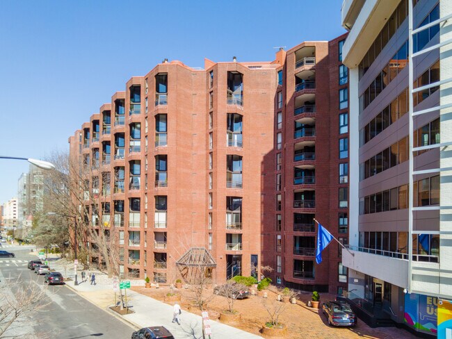 West End Place in Washington, DC - Foto de edificio - Building Photo