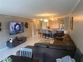 2205 S Cypress Bend Dr in Pompano Beach, FL - Building Photo