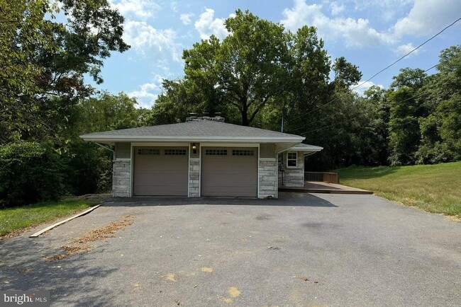 7697 Hedgesville Rd in Hedgesville, WV - Building Photo - Building Photo