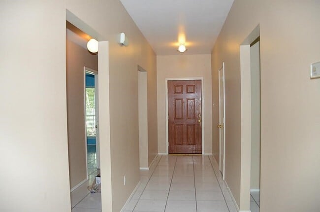 719 Willow W Dr in Houston, TX - Building Photo - Building Photo